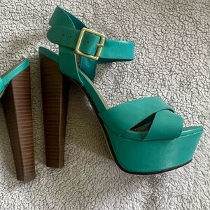 Turquoise platform heel